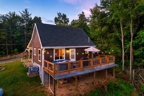 Private Cozy Cabin with Hot Tub & Mt View - Only 10 min to The Parkway, Sevierville (foto 10)