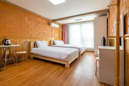 Red Clay Pension Room Type - Twin Room