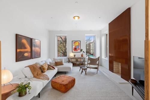 4BR Greenpoint Duplex Noorman by RoveTravel in Brooklyn, USA