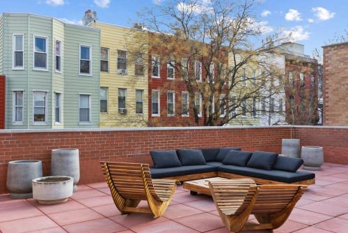 4BR Greenpoint Duplex Noorman by RoveTravel in Brooklyn, USA