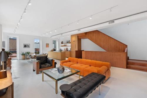 4BR Greenpoint Duplex Noorman by RoveTravel in Brooklyn, USA