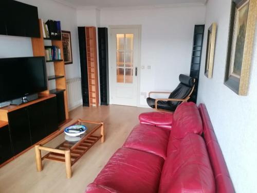 Apartamento urbanización privada. Piscinas. Tenis