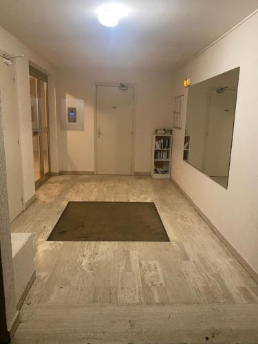 Entrance, Beau studio proche mer, gare et commerces in Les Breguieres