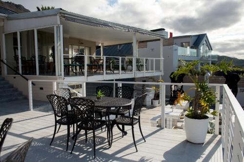 Restaurant, Boulders Beach Hotel, Cafe and Curio shop in Cape Town