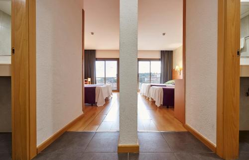 5 twin beds