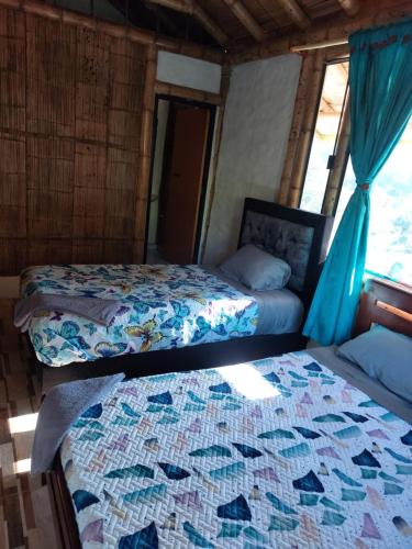 1 double bed, 1 twin bed