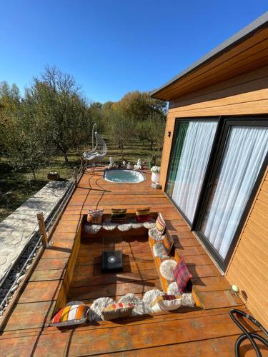 Cuibul din livadă (Cuibul din livada) in Vulcana De Sus