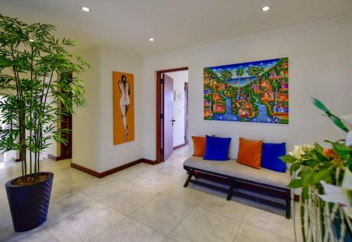 Stunning 3 bedroom villa with Pool & Jacuzzi in Freetown