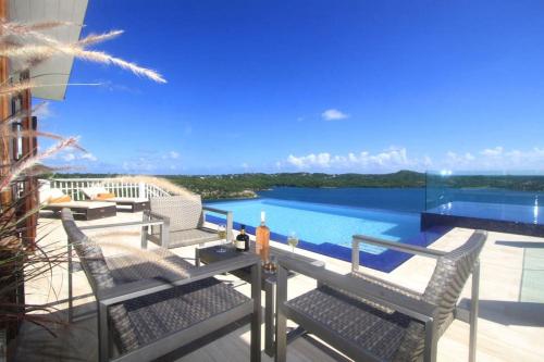 Stunning 3 bedroom villa with Pool & Jacuzzi in Freetown