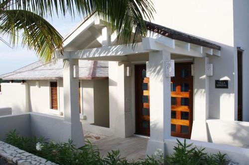 Stunning 3 bedroom villa with Pool & Jacuzzi in Freetown