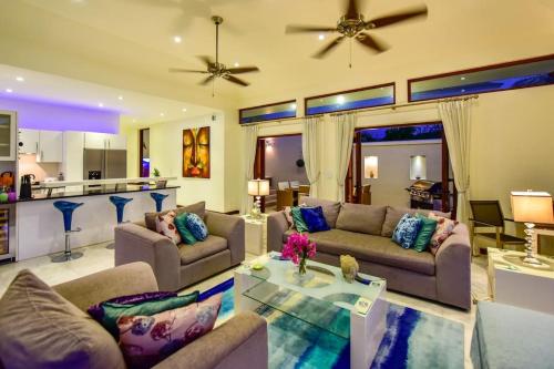 Stunning 3 bedroom villa with Pool & Jacuzzi in Freetown