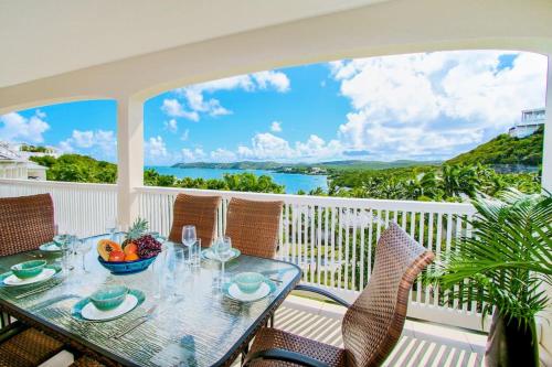 The Hideaway 3 Bedroom suite Pool/Sea View