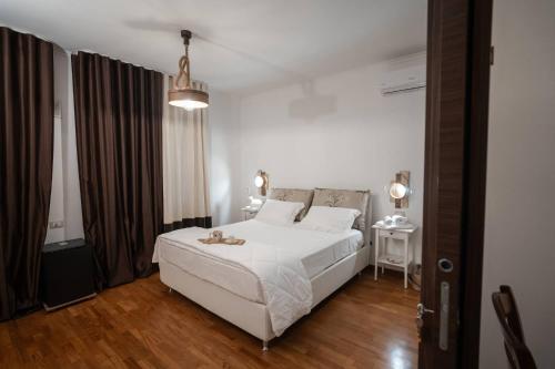 2 queen beds, 2 sofa beds