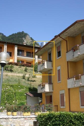 Tolle Wohnung in Gardola mit Grill, Terrasse und gemeinsamem Pool und Seeblick