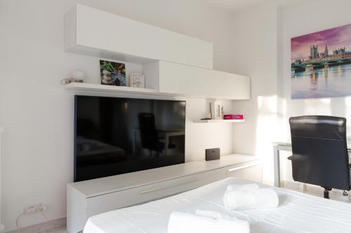 Corvetto M3 - Bright Apt. with balcony!, Milan (photo 9)