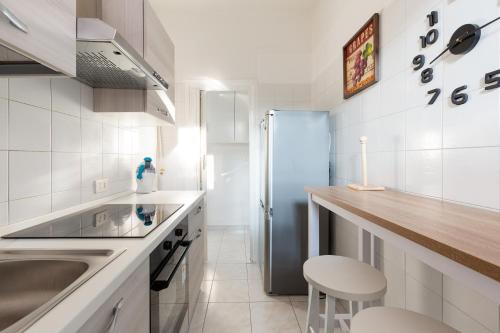 Corvetto M3 - Bright Apt. with balcony!, Milan (photo 3)