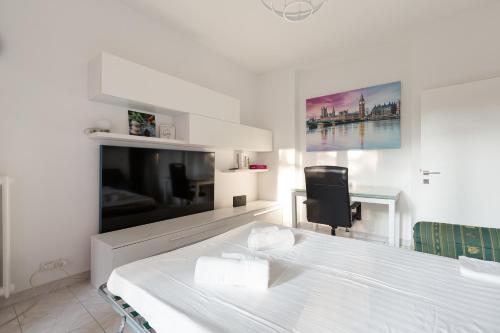 Corvetto M3 - Bright Apt. with balcony!, Milan (photo 8)