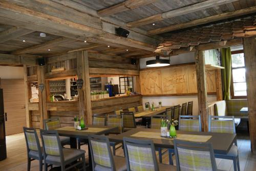 ห้องอาหาร, Ferienwohnung Werraquell Hütte (Ferienwohnung Werraquell Hutte) in มาสเซอร์แบร์ก