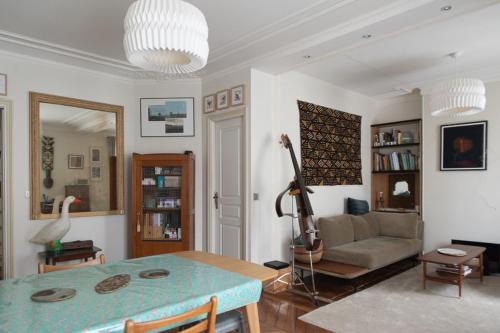 Pretty 50 m near Pigalle - image 7