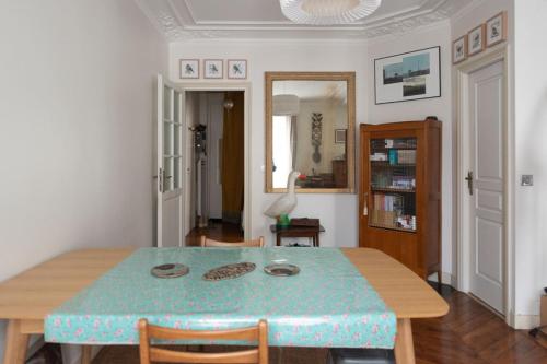 Pretty 50 m near Pigalle - image 8