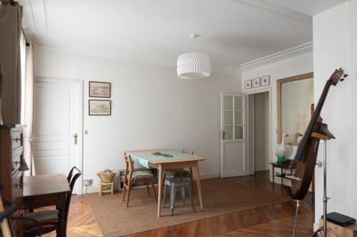 Pretty 50 m near Pigalle - image 9