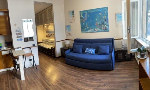 La Casa di Samantha a Villa Regina a picco sul mare con piscina