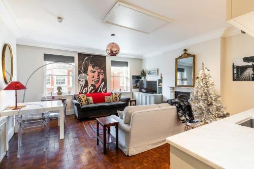 1BR Chic Covent Garden Retreat - image 6