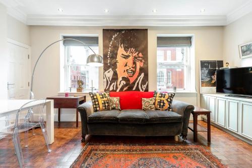 1BR Chic Covent Garden Retreat - image 13