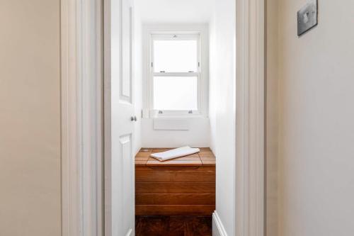 1BR Chic Covent Garden Retreat - image 2