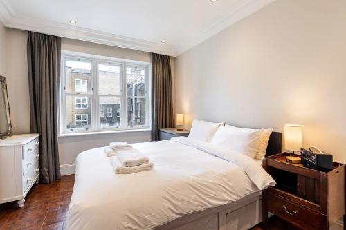 1BR Chic Covent Garden Retreat - image 11