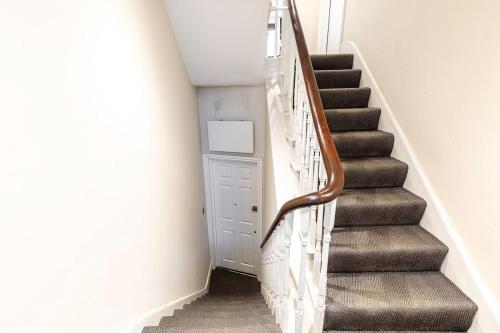 1BR Chic Covent Garden Retreat - image 12