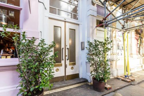 1BR Chic Covent Garden Retreat - image 10