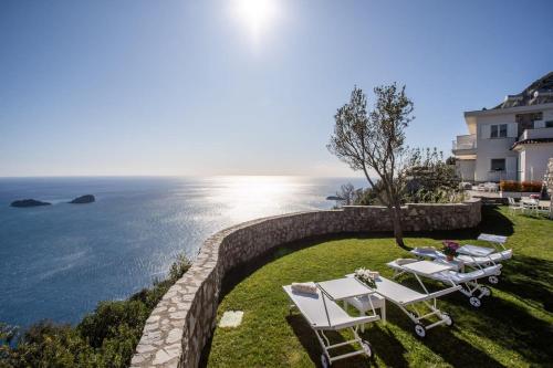 Belvedere delle Sirene with Heated Pool and Breathtaking Views Sant