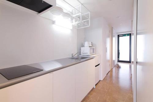 b hotel Komachi - BREAKFAST Included - Central Stay