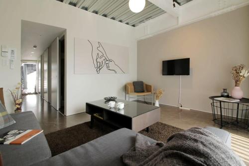 b hotel Komachi - City Retreat with BREAKFAST