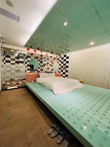 1 queen bed
