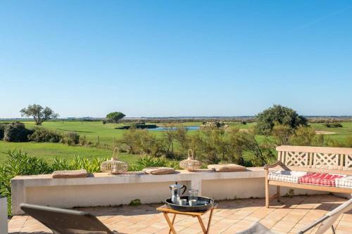 Maison de famille donnant sur le Golf et le Fier d'Ars dans un parc de 7500m2 in Les Portes-en-Re