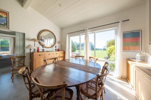 Maison de famille donnant sur le Golf et le Fier d'Ars dans un parc de 7500m2 in Les Portes-en-Re