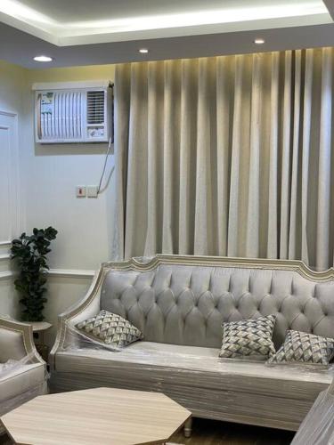 شقة خمس غرف مطلة على طريق السودة