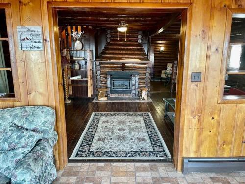 Restored historic log cabin & deck on Lake Erie in Luna Pier, USA