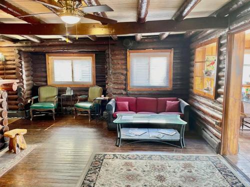 Restored historic log cabin & deck on Lake Erie in Luna Pier, USA