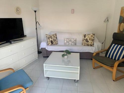 Twin Room image 10