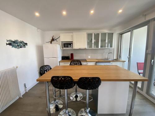 BEL APPARTEMENT CLIMATISE CENTRE VILLE T2 - 4 PERSONNES AVEC LOGGIA VUE SUR MER - image 5
