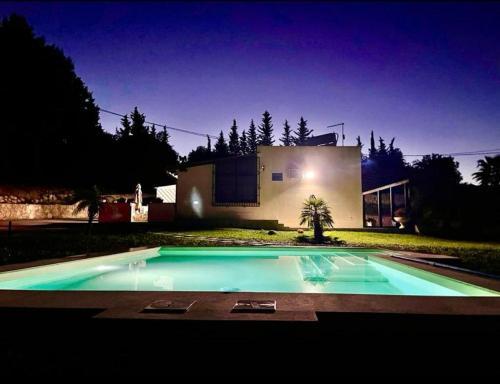 Strelitzia's house with pool, parking & wi-fi