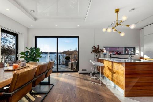 Flott moderne hus langs elven! in Fredrikstad