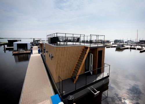 Houseboat 'RiggelBrug Sneekermeer' - Paviljoenwei 4 - Sneek (Offingawier)