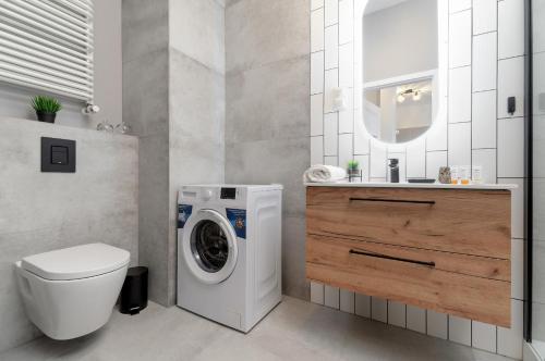 Cosy Apartment with Balcony in Rzeszów by Noclegi Renters - image 5