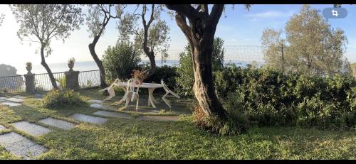 La Casa di Samantha a Villa Regina a picco sul mare con piscina