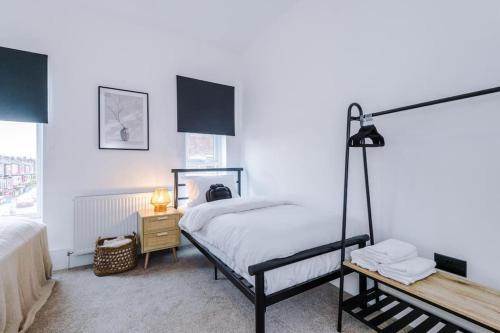 4 Bedroom House Eccles, Manchester (photo 10)