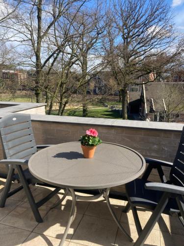 Erkély/terasz, City Zen Apartment Enschede !Free Private Parking in Buurtschap Twekkelo